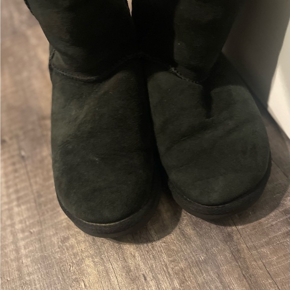 UGG classic sheepskin winter boots black women’s shoe sz 6 - Picture 4 of 4